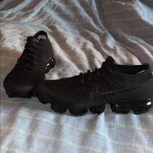 Nike VaporMax triple black